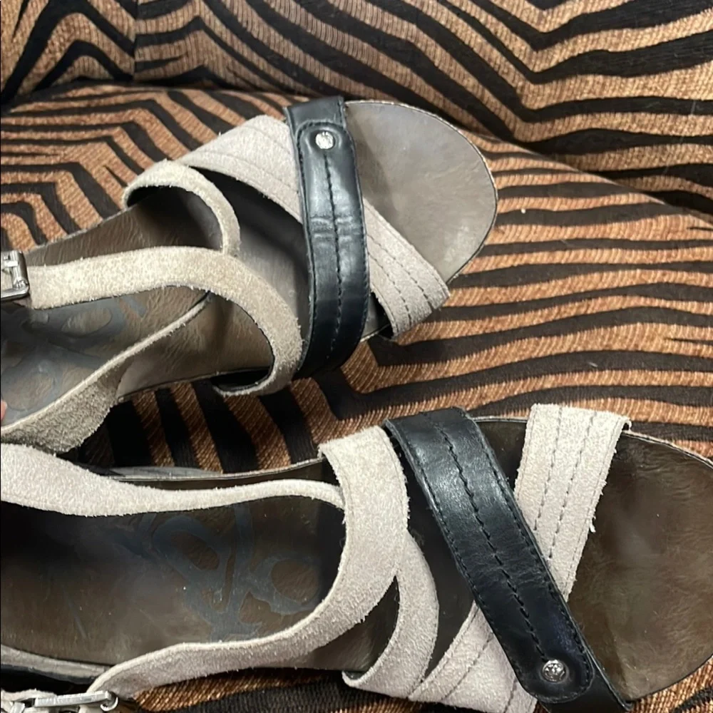 OTBT Black and Cream Heels with Criss-Cross Straps - Picture 7 of 9